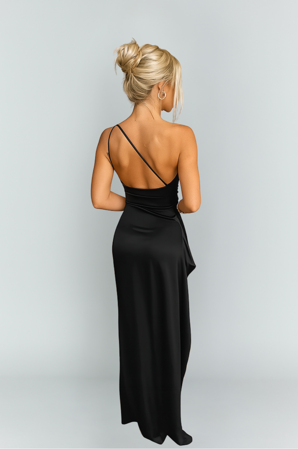 Elegancka Sukienka Maxi na Wesele z Satyny z Wysokim Rozcięciem | Stylowy Krój dla Wyrafinowanego Wyglądu