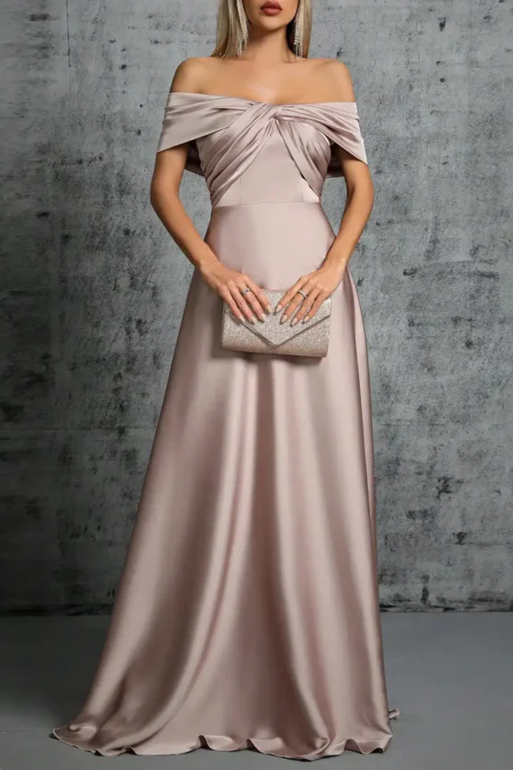 Amelia | Elegancka Damska Sukienka Maxi z Odkrytymi Ramionami 5