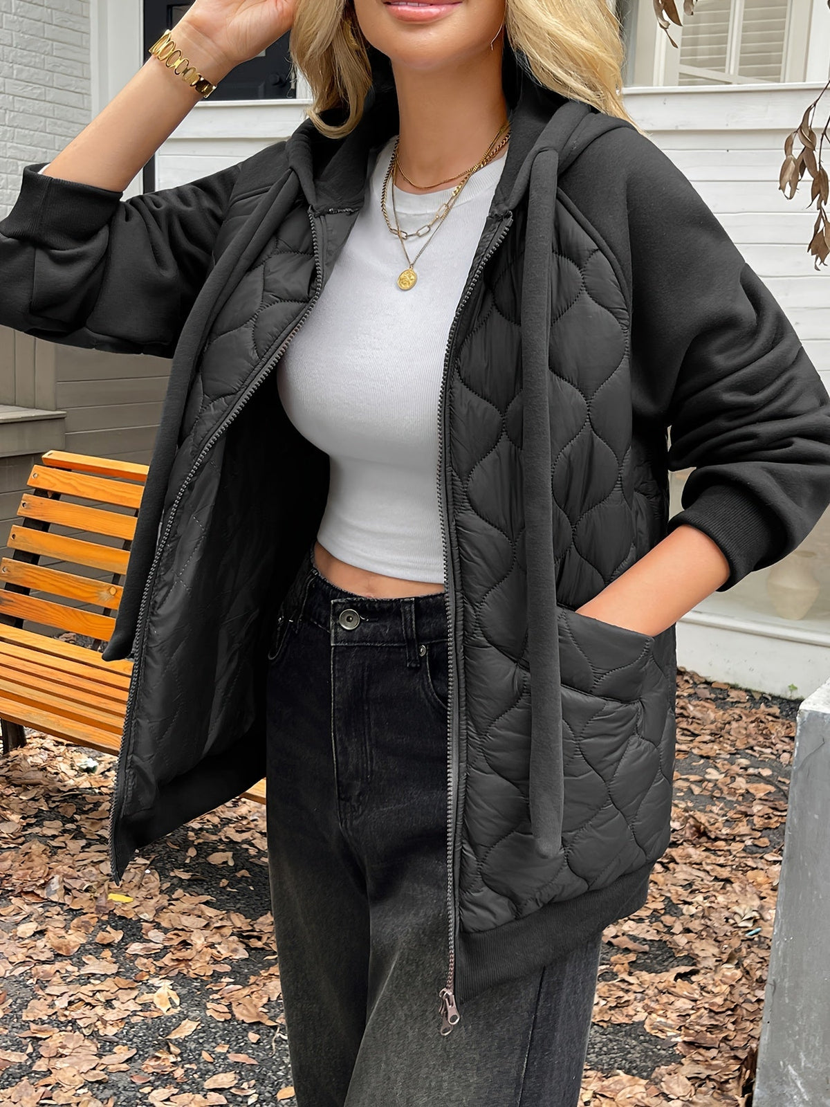 Kurtka Pikowana Damska z Polarowymi Rękawami Czarna