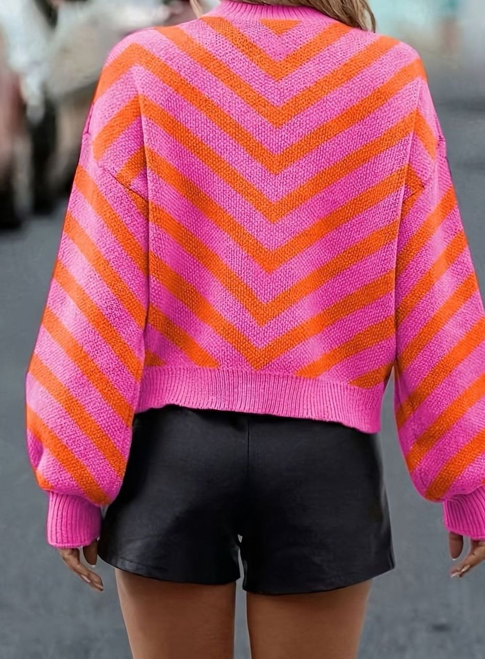 Sweter Damski w Kolorowe Zygzaki z Bufiastymi Rękawami