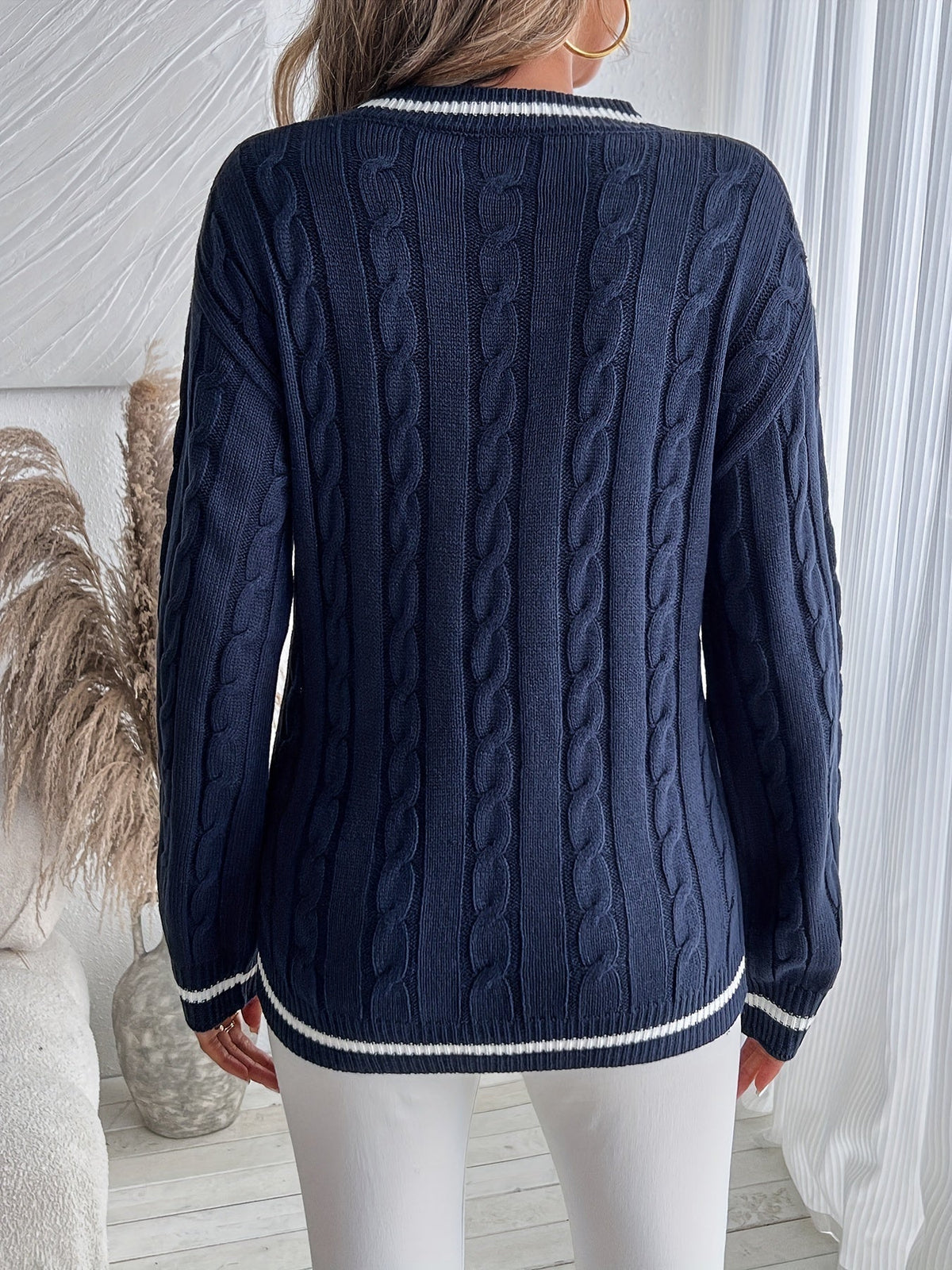 Sweter Warkoczowy Damski w Serek z Kontrastową Lamówką