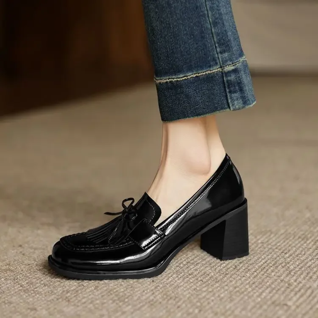 Czarne Czółenka na Słupku z Frędzlami | Elegancki Styl na Każdą Okazję 2