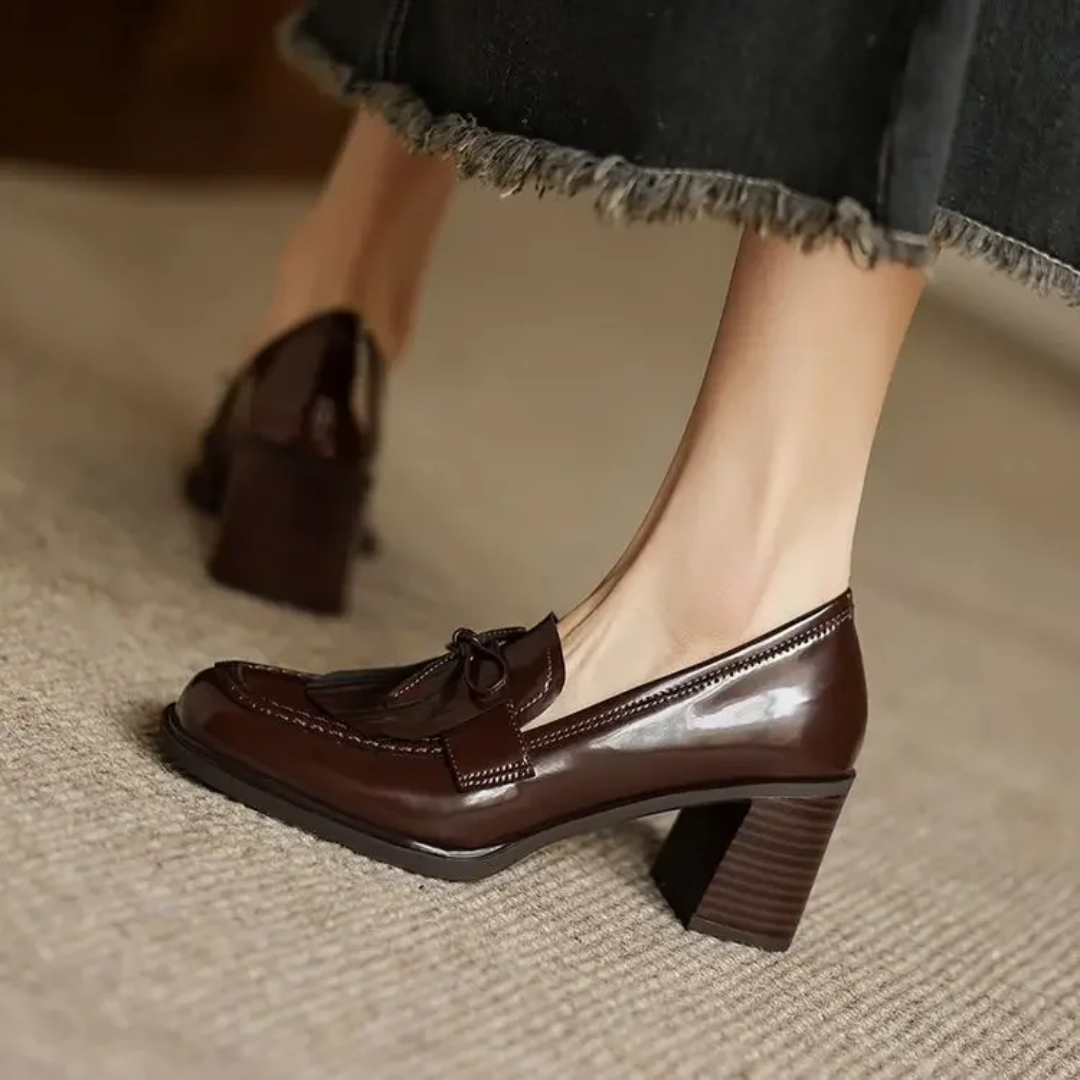Czarne Czółenka na Słupku z Frędzlami | Elegancki Styl na Każdą Okazję 6