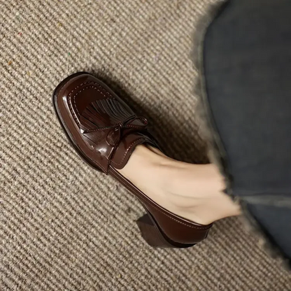 Czarne Czółenka na Słupku z Frędzlami | Elegancki Styl na Każdą Okazję 7