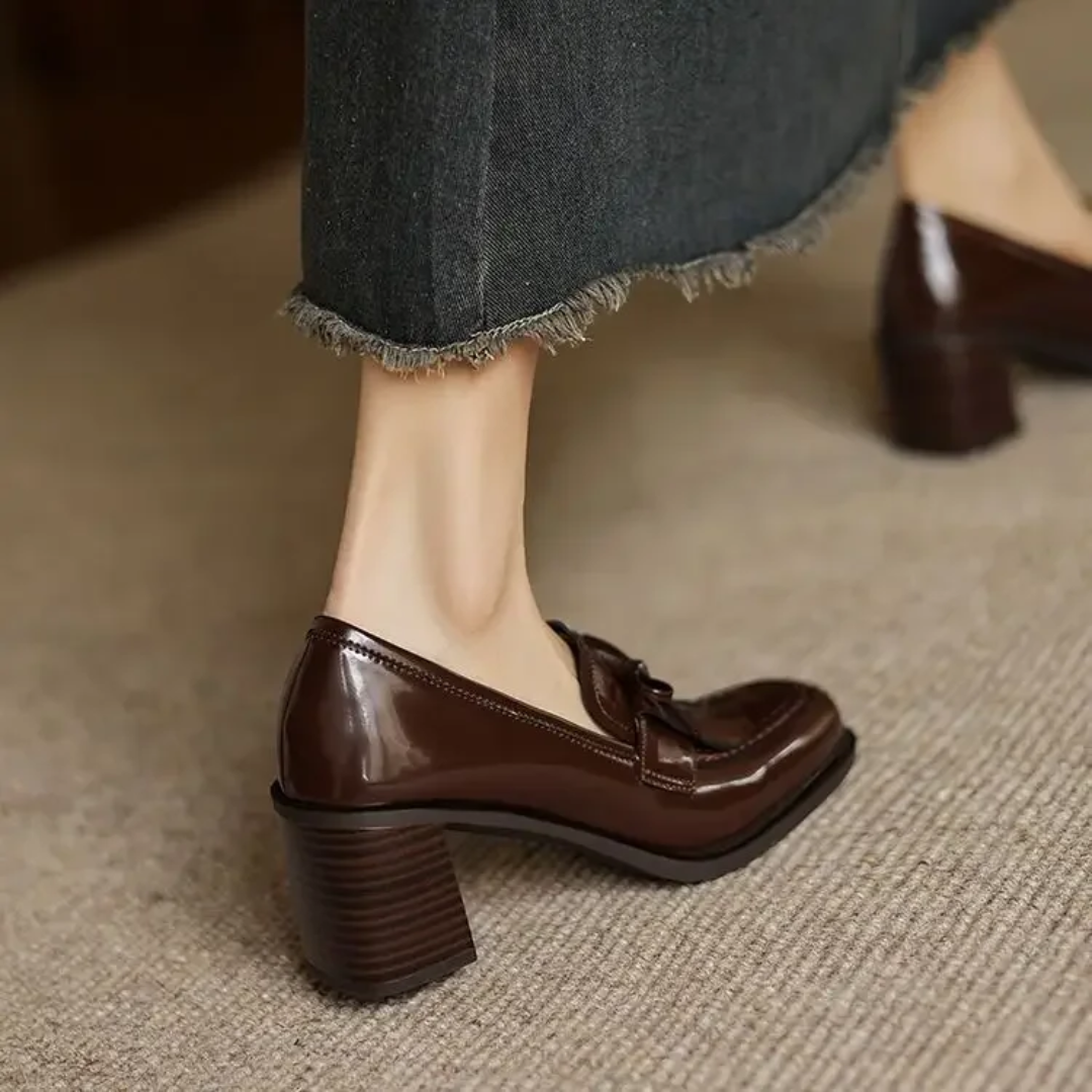 Czarne Czółenka na Słupku z Frędzlami | Elegancki Styl na Każdą Okazję 8