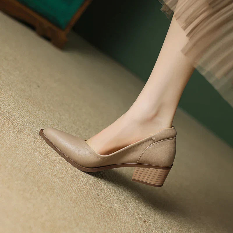 Czółenka Damskie na Słupku z Szpiczastym Nosiem | Eleganckie Beżowe Buty na Każdą Okazję 2