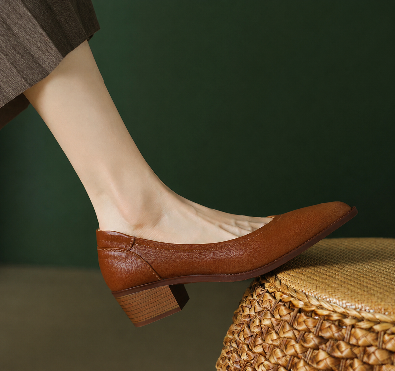 Czółenka Damskie na Słupku z Szpiczastym Nosiem | Eleganckie Beżowe Buty na Każdą Okazję 4
