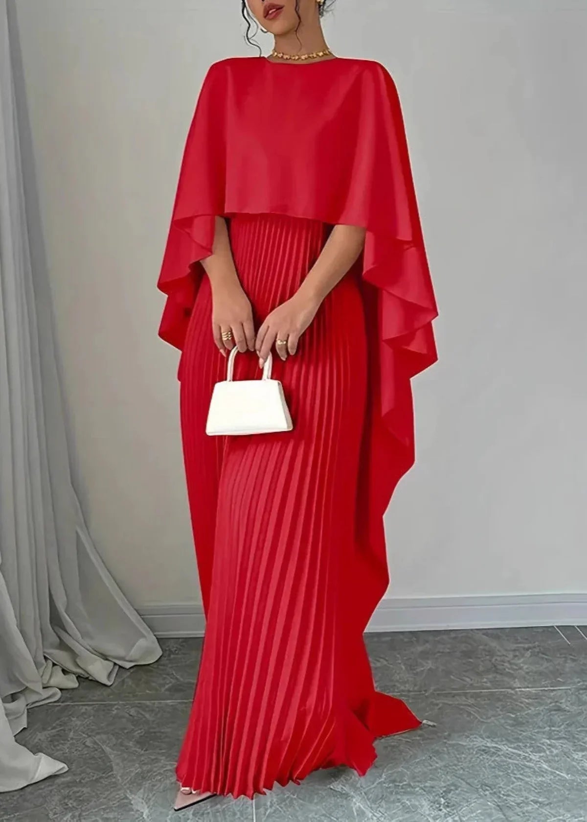 Elegancka Damska Sukienka Maxi z Peleryną i Płynącą Sylwetką | Idealna na Formalne Okazje