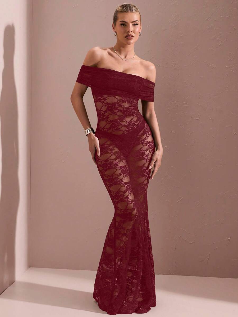 Elegancka Suknia Maxi z Odkrytymi Ramionami i Marszczonymi Plecami | Stylowy Krój dla Wyjątkowych Okazji