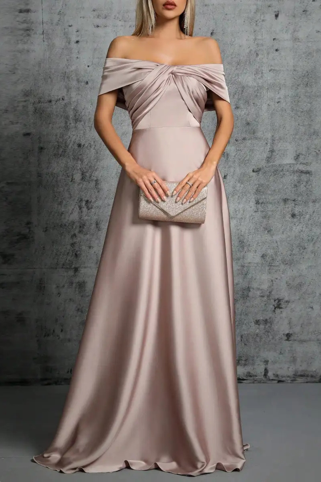Emily | Elegancka Damska Sukienka Maxi z Odkrytymi Ramionami 7