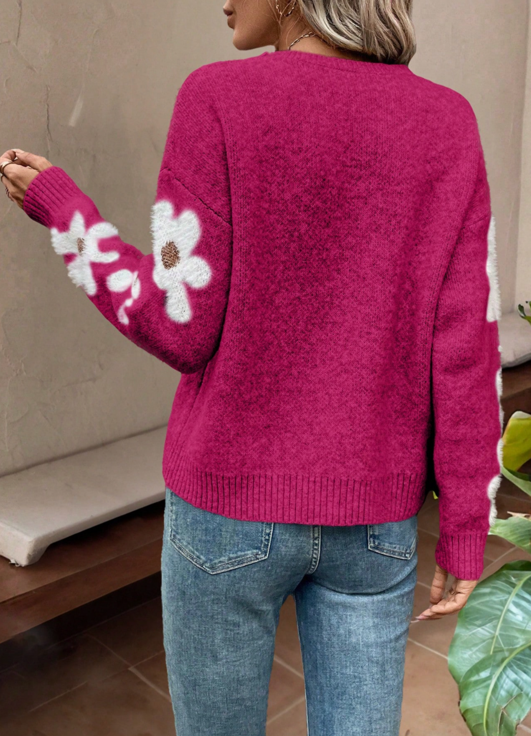 Sweter Damski z Kwiatowym Wzorem na Rękawach