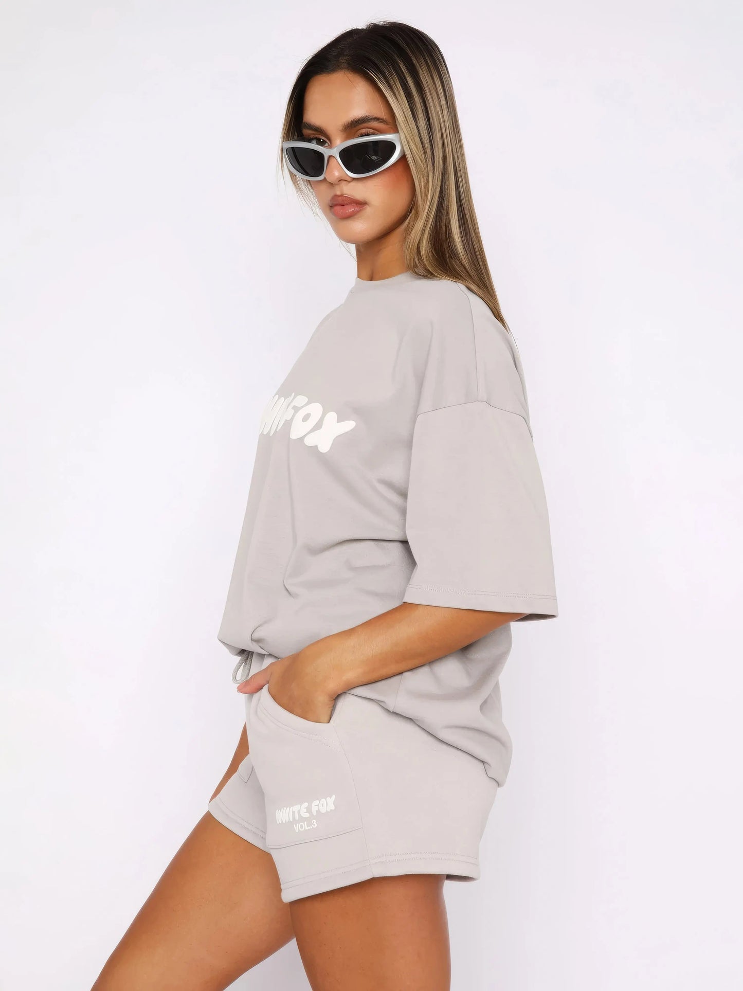 White Fox | Zestaw w luźnym stylu z T-shirtem i szortami