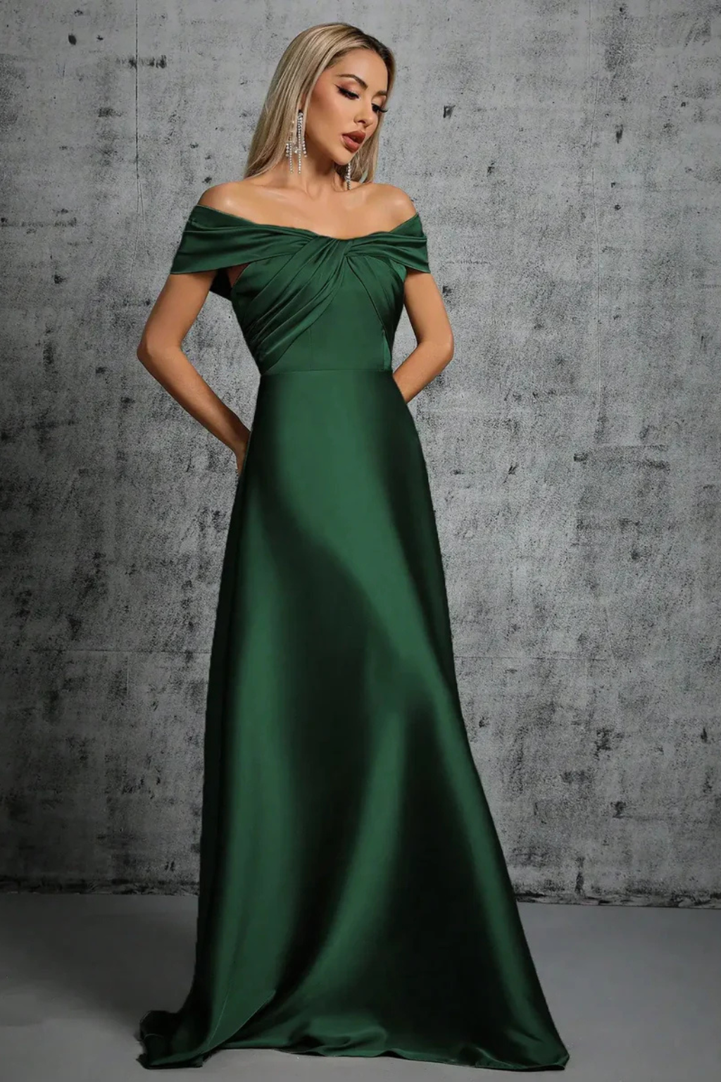 Maya | Elegancka Sukienka Maxi na Wesele z Odkrytymi Ramionami 1