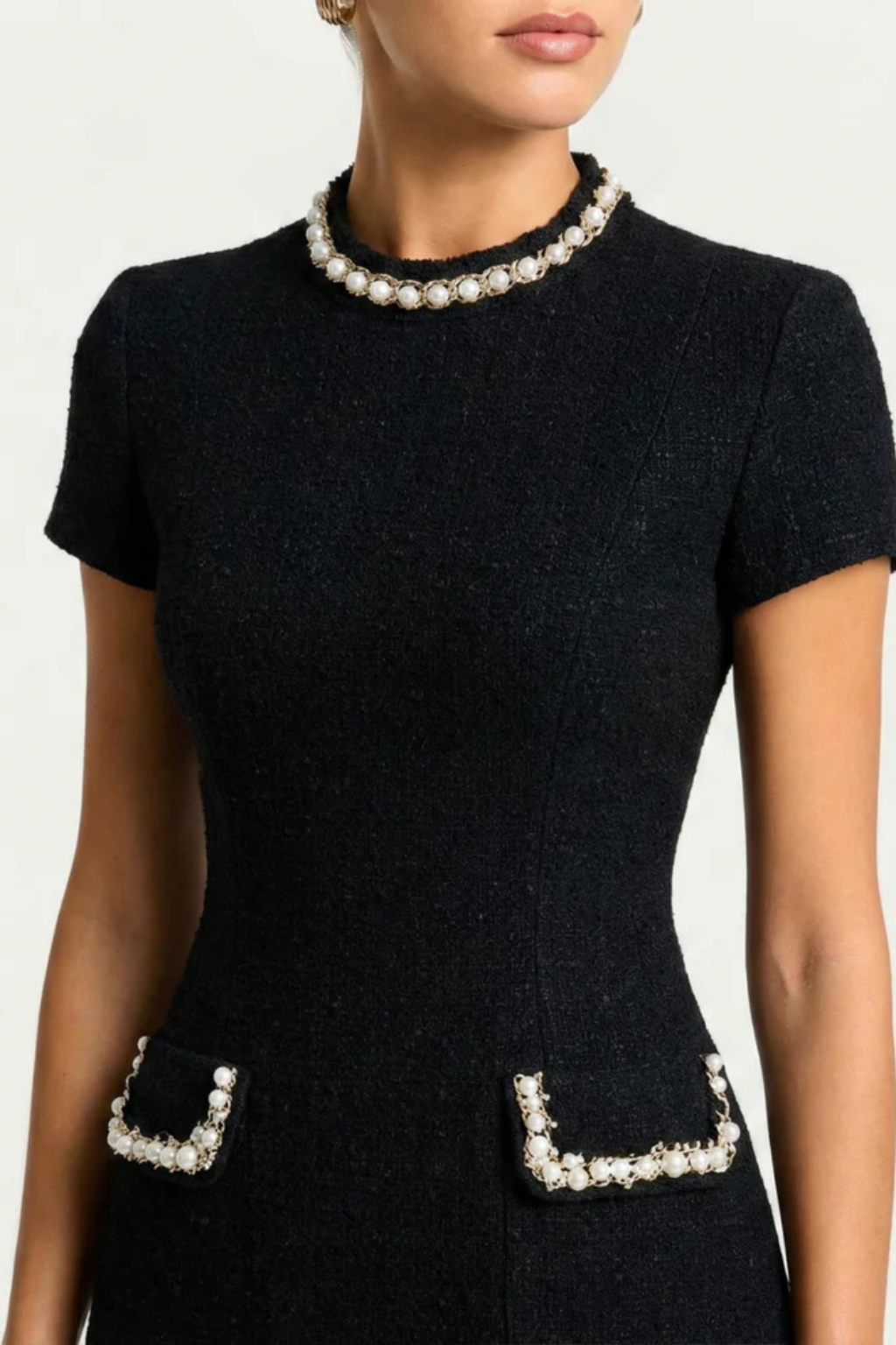 Mia | Elegancka Mini Sukienka z Perłowym Wykończeniem 2