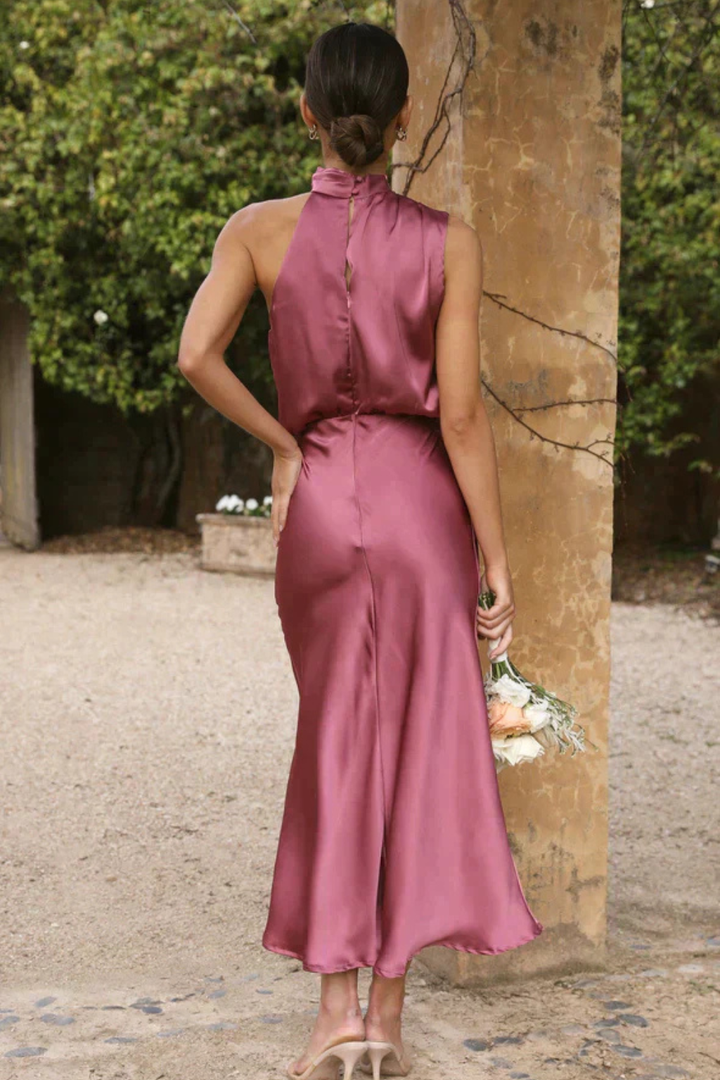 Mia | Elegancka Sukienka Midi Halter na Wesele z Satyny 8