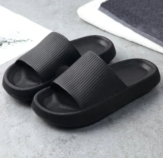 Mia | Wygodne Gumowe Sandały Slip-On z Teksturowaną Cholewką 0
