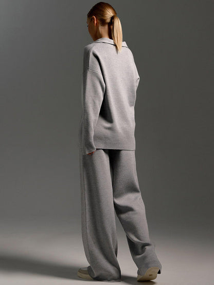 Indy | Damski dres z oversize polo swetrem i szerokimi spodniami w kolorze piaskowym