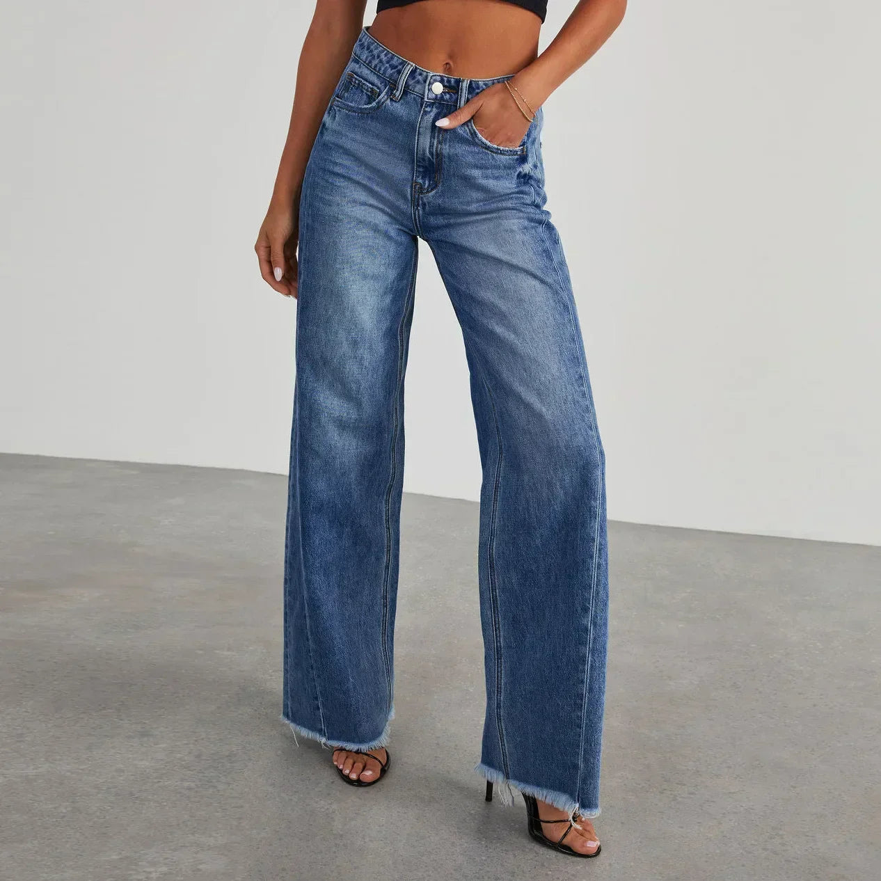 Mona | Stylowe szare jeansy damskie wide leg z nieobszytym dołem