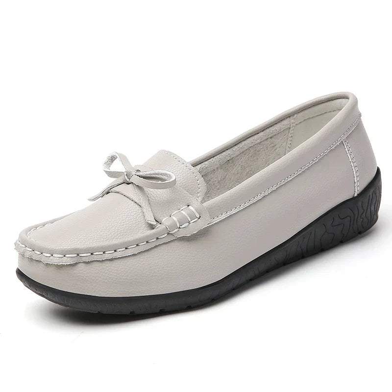 Klaudia | Damskie ortopedyczne mokasyny wsuwane ze skórzanym wykończeniem i kokardką
