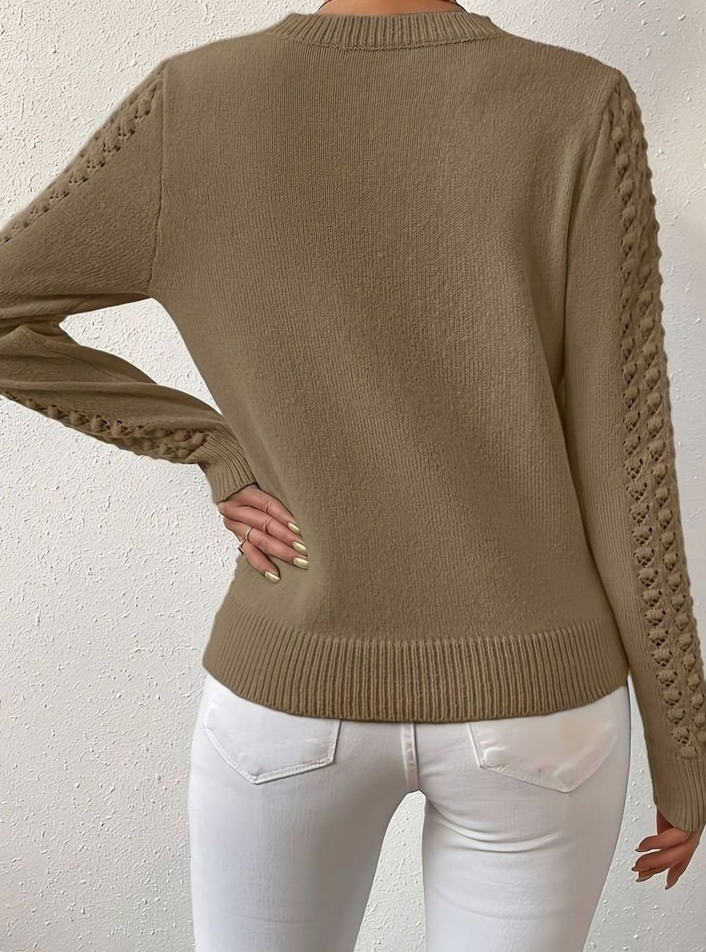 Sweter Damski z Ażurowymi Rękawami i Okrągłym Dekoltem