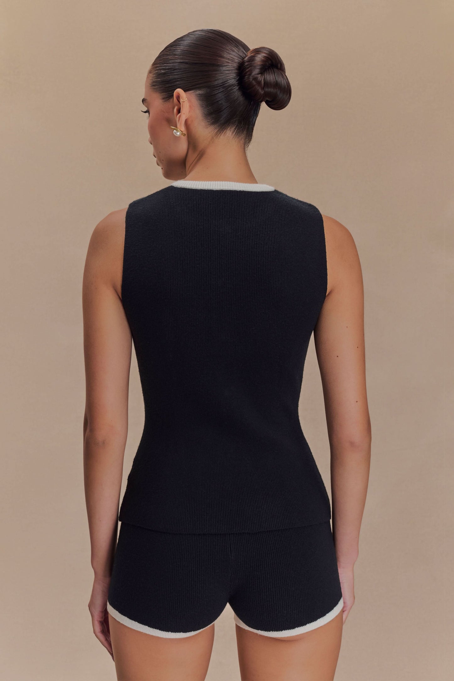 Stylowy Zestaw Damski | Dresowy Zestaw Damski z Prążkowanymi Szortami | Wygodny Look na Wakacje