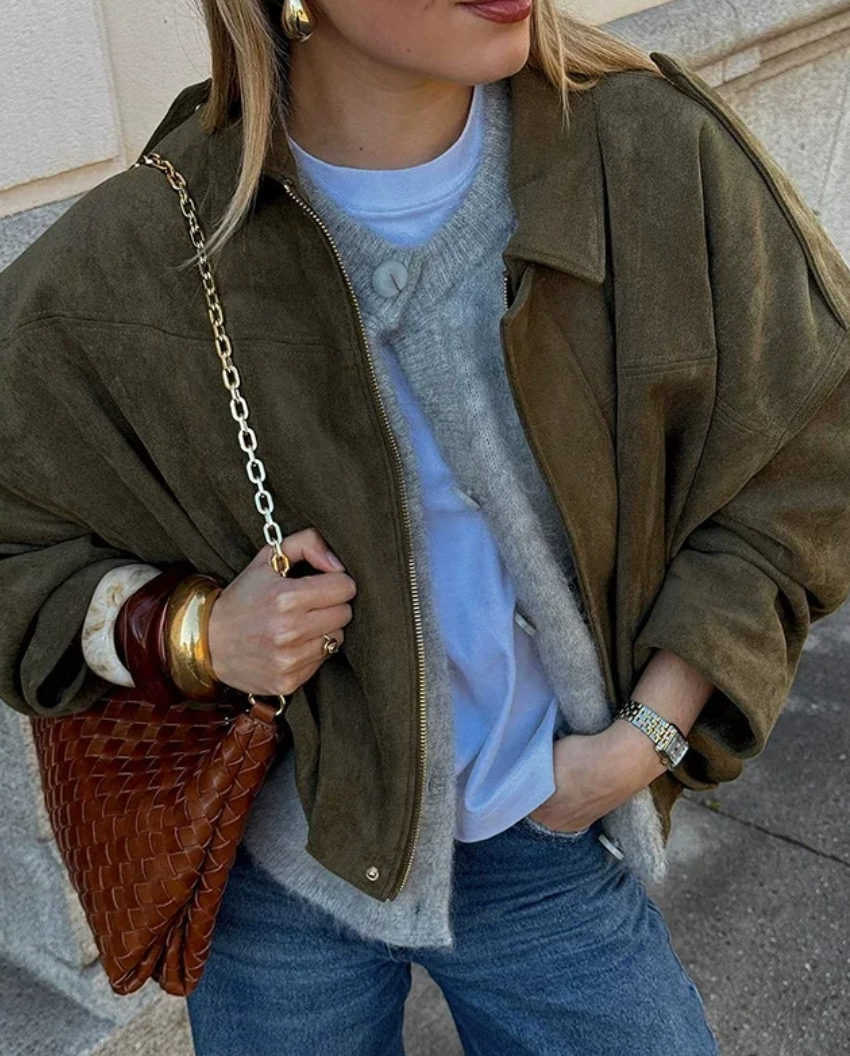 Zamszowa Kurtka Damska Oversize z Kołnierzem Bomberka