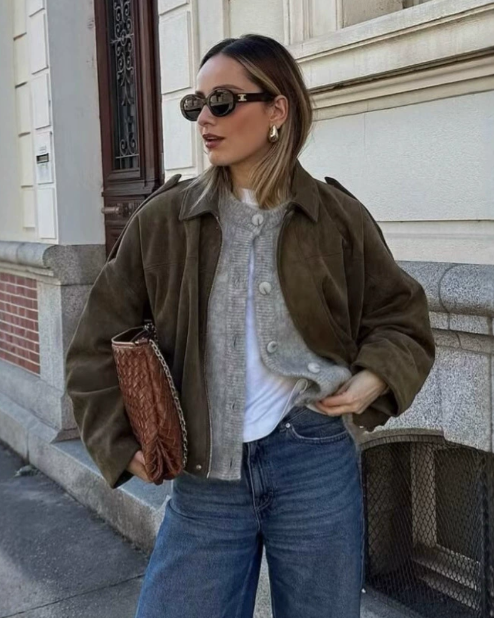 Zamszowa Kurtka Damska Oversize z Kołnierzem Bomberka